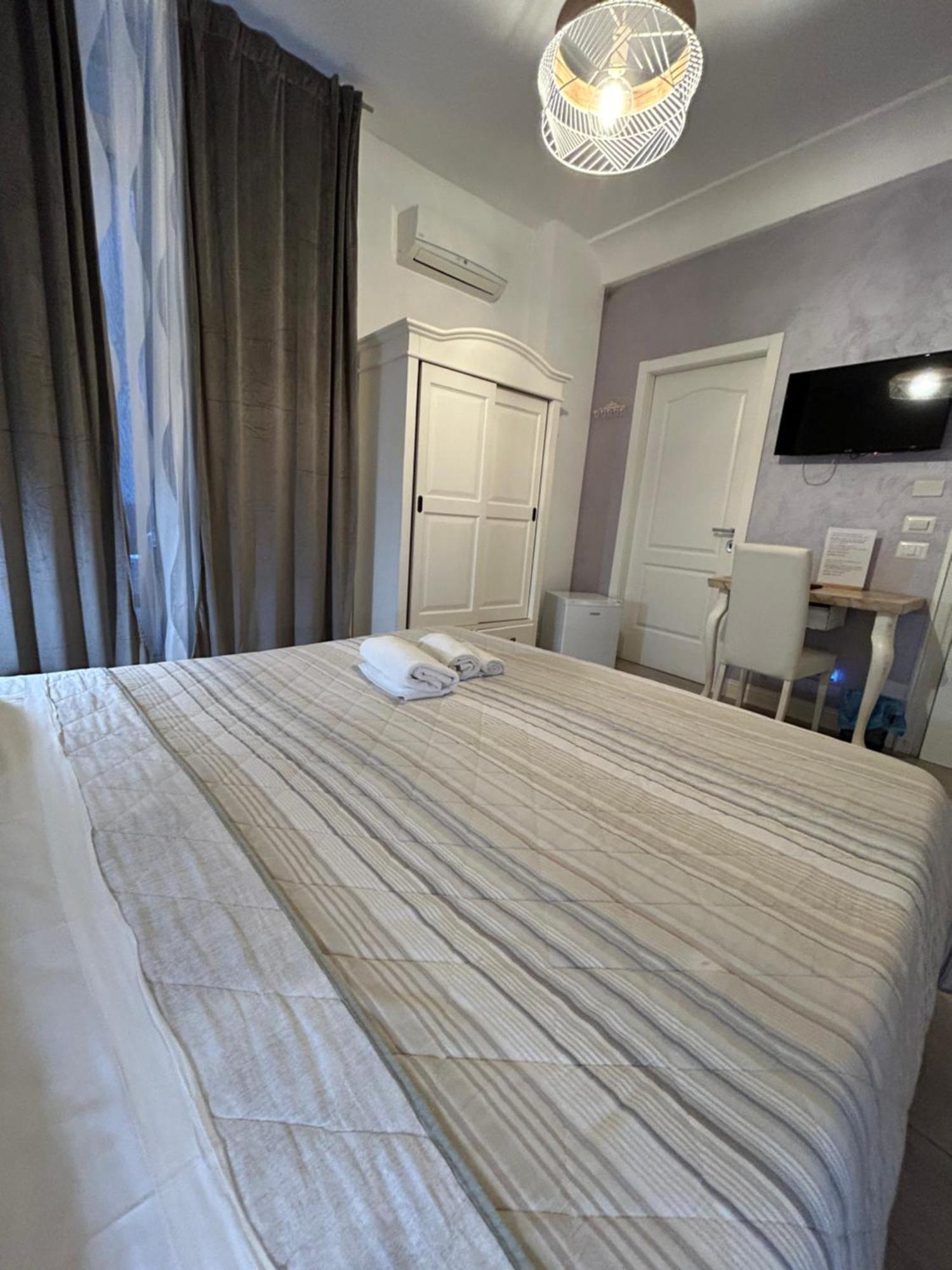 Bed and Breakfast Chiaia Roof Neapol Pokój zdjęcie